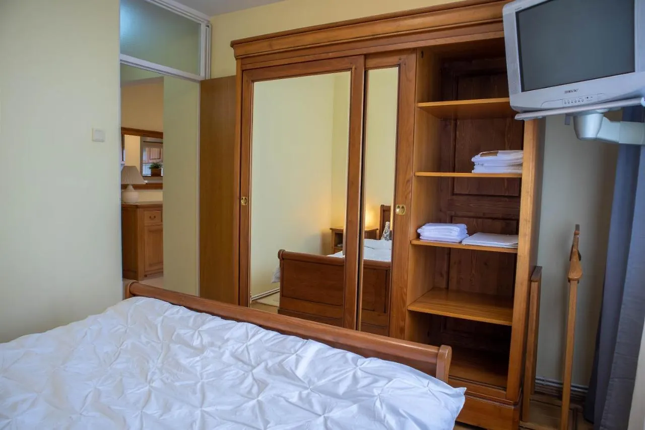 Oak Apartment - Piata Victoriei Bucharest